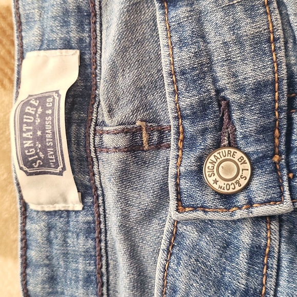 Signature Levi Cuff Bermuda Jean Shorts 12 - Picture 4 of 5